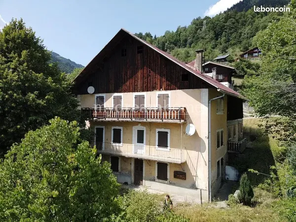 Grange 15 pièces 222 m²