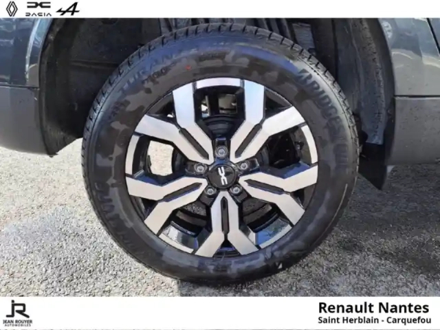 Dacia Duster 1.0 eco-g 100ch expression 4x2 — photo 8