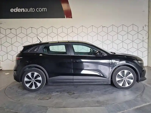 Renault Megane e-tech ev60 130ch super charge — photo 6