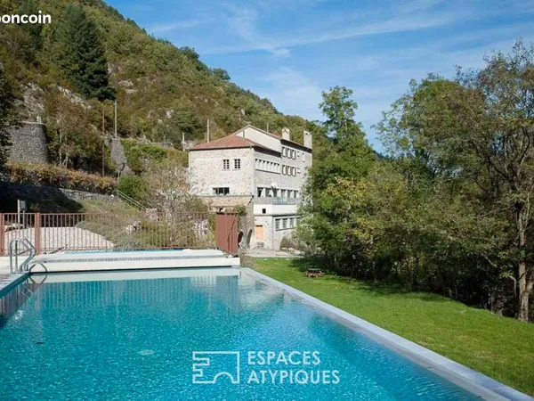 Maison 28 pièces 650 m²