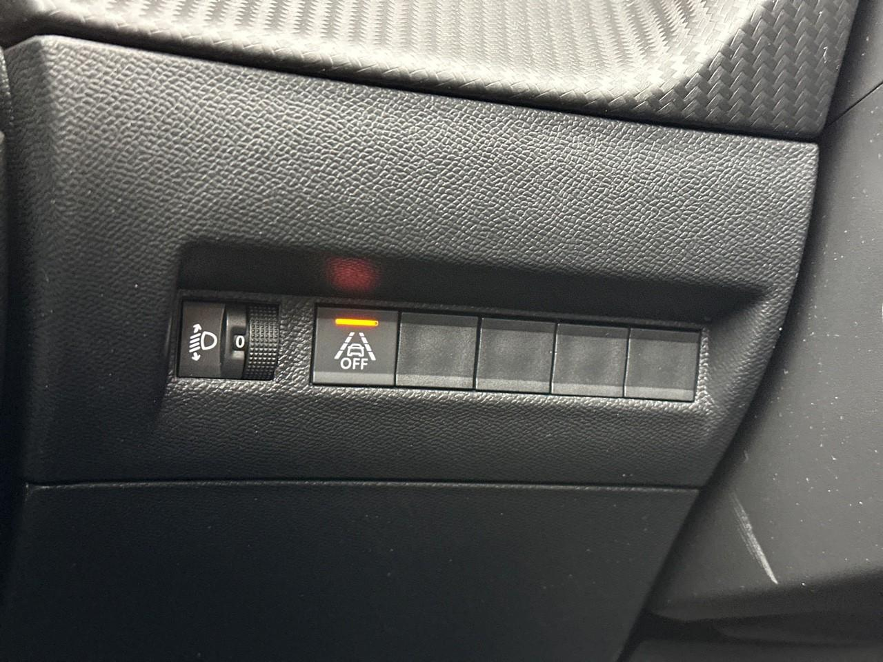 Peugeot 2008 puretech 100 s&s bvm6 allure — photo 16