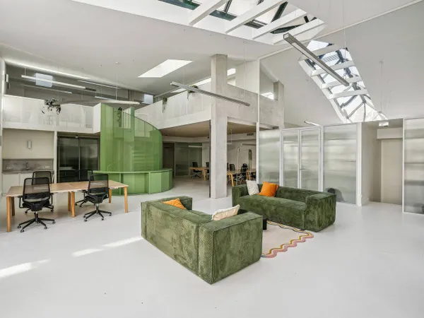Bureaux 2 pièces 325 m²