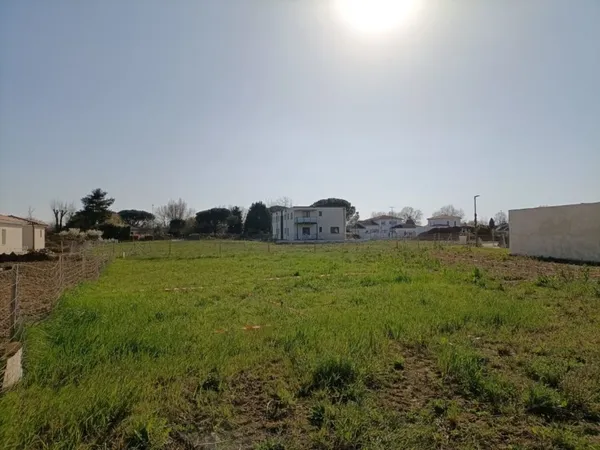 Terrain 875 m²