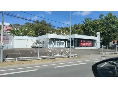 Bâtiment indépendant de 150m² sur 1 parcelle de 410m² avec 1