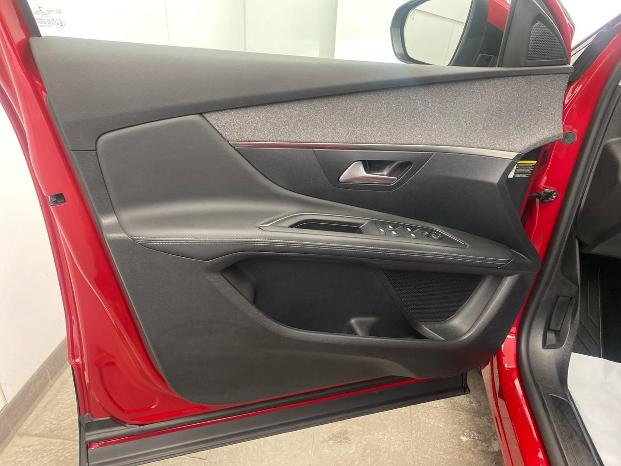 Peugeot 3008 hybrid 225 e-eat8 allure pack — photo 21