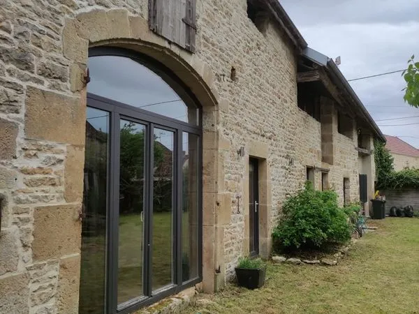 Belle longère en pierres du pays à 21500 Savoisy