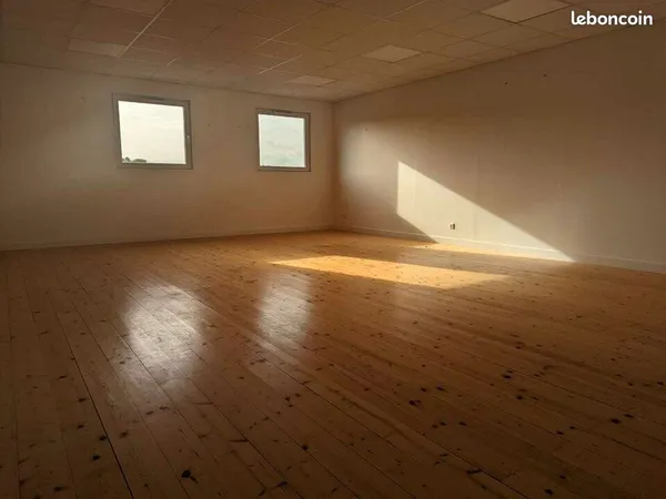 Bureaux 72 m² CRIQUEBEUF SUR SEINE