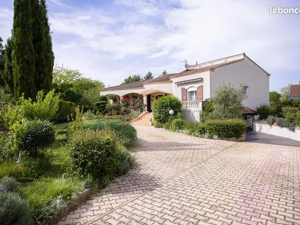 Maison 7 pièces 256 m²