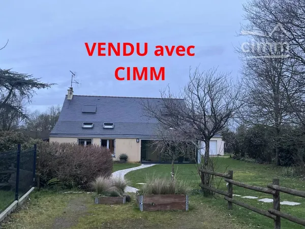 Maison de village de 130 m² sur 1493 m² de terrain avec un garage indépendant