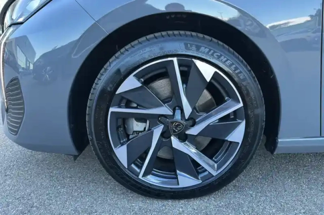 Peugeot 308 phev 180 e-eat8 — photo 29