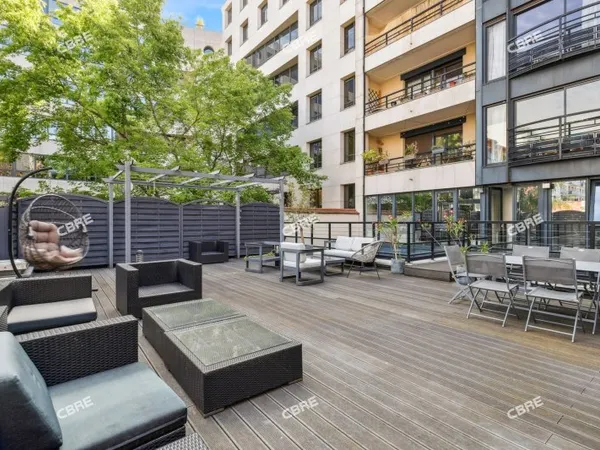 Local professionnel 415 m²