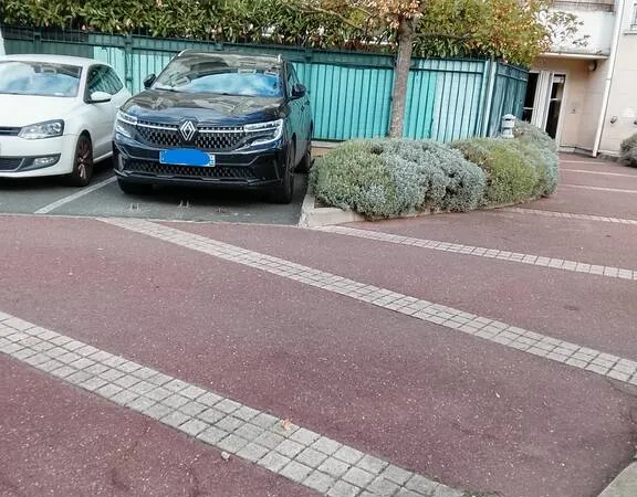 Garage et parking Location Courbevoie 95€