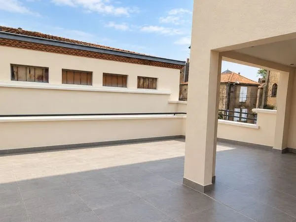 Appartement Centre ville Parthenay avec grande terrasse