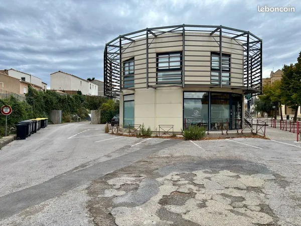 Location place de parking privative - Centre Poussan
