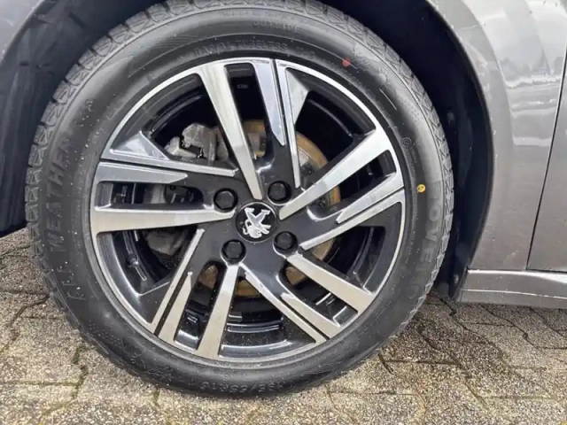 Peugeot 208 puretech 100 s&amp;s bvm6 style — photo 15