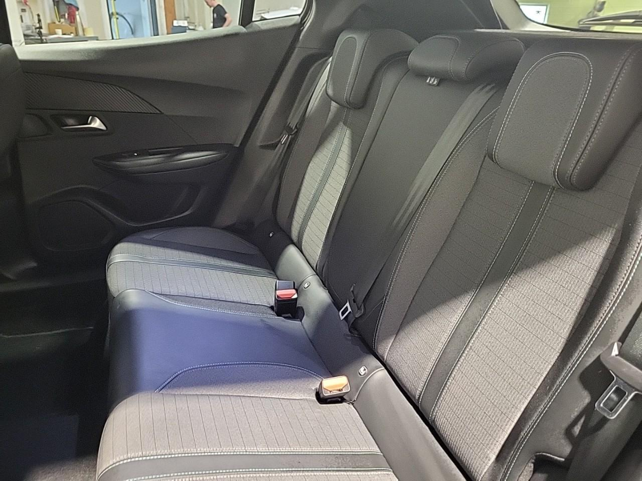 Peugeot 2008 bluehdi 130 s&s eat8 allure pack — photo 13