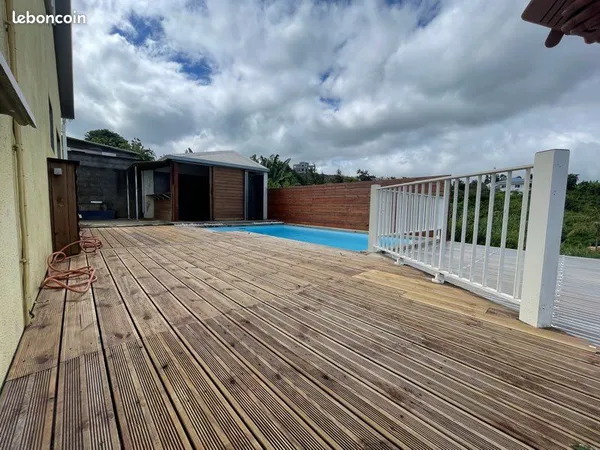 Maison avec piscine et terrasse couverte