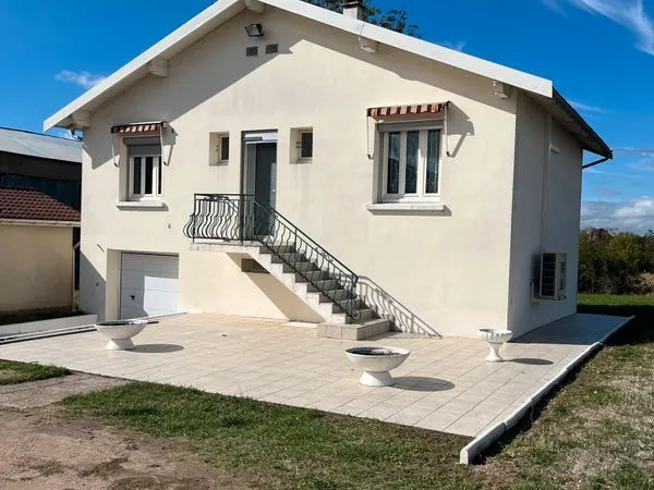 Maison entierement climatisee avec jardin garage sous sol et cave