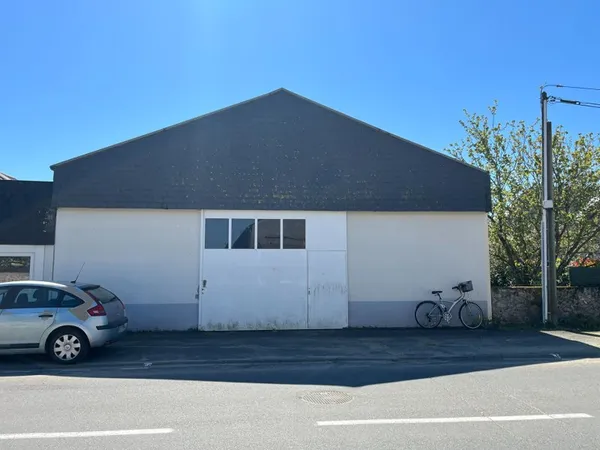 À VENDRE LOCAL COMMERCIAL / ENTREPÔT 183 m²