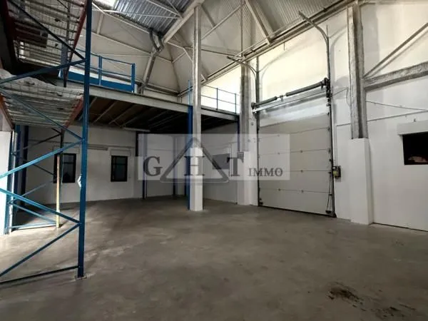Local industriel 449 m²