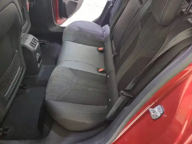 Peugeot 308 phev 180 e-eat8 — photo 12