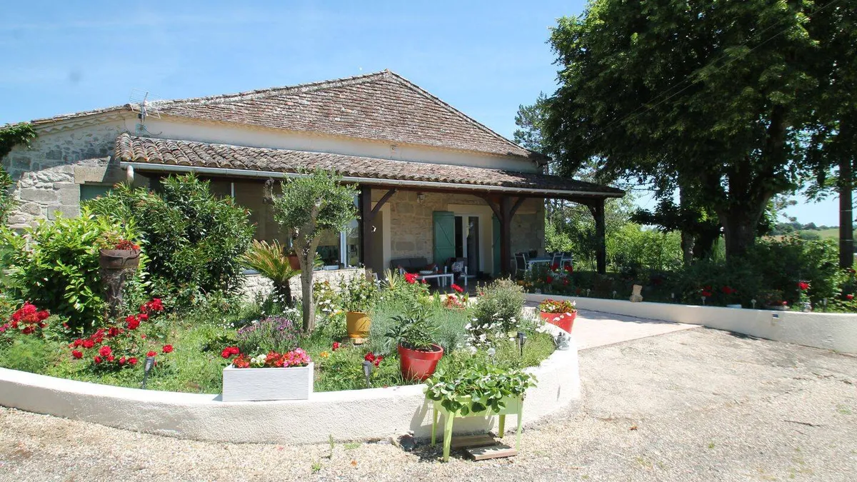 Photo 1