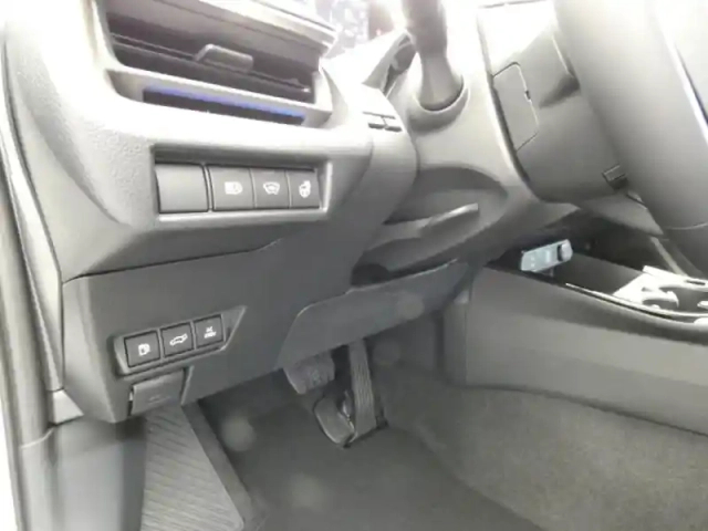 Toyota Prius hybride rechargeable 223ch design — photo 20