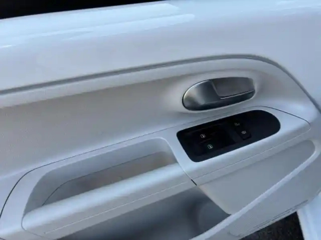 Volkswagen Up ! 1.0 90ch bluemotion technology ! beats audio 5p — photo 11
