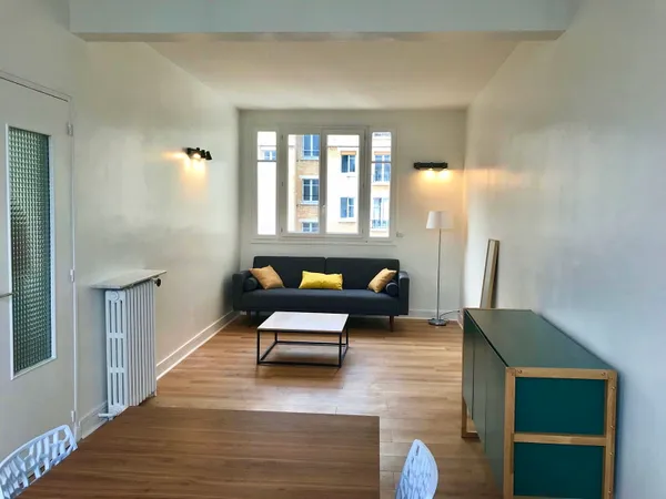 Loue T2 traversant et lumineux meublé 46m² - Clichy Henri Barbusse (92)