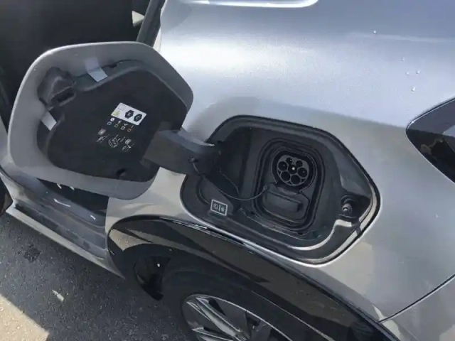 Peugeot 208 electrique 50 kwh 136ch — photo 19