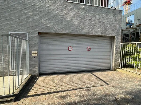 Place de parking sous-sol sécurisée
