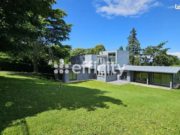 Maison 7 pièces 220 m²