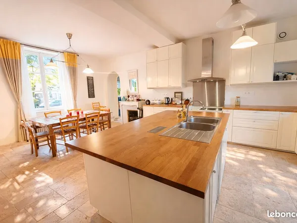 Propriété 12 pièces 259 m²
