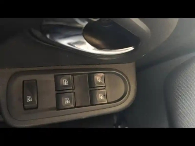 Dacia Duster 1.5 dci 110ch black touch 4x2 + attelage — photo 21