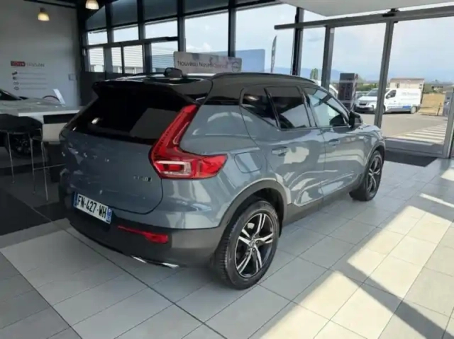 Volvo Xc40 d4 adblue awd 190ch r-design geartronic 8 — photo 8