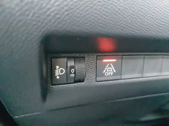 Peugeot 208 puretech 75 s&amp;s bvm5 — photo 40
