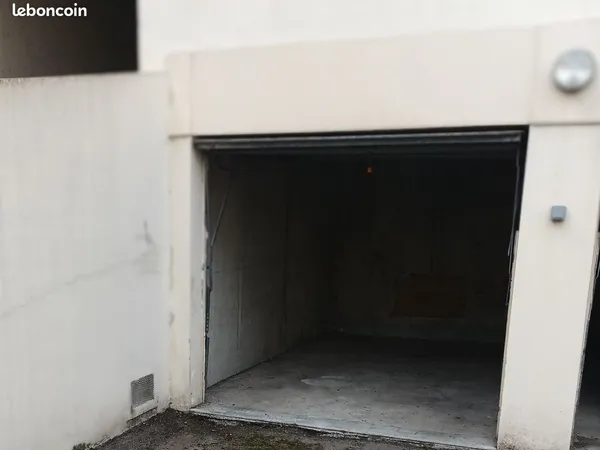 Box fermé privatif dans résidence sécurisée