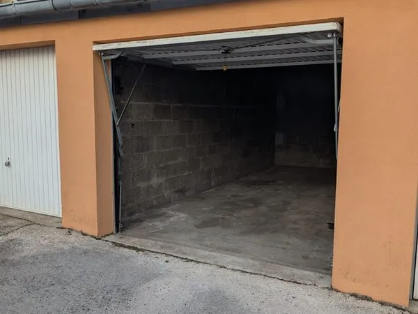 Location d'un garage situé dans le quartier des Chaprais