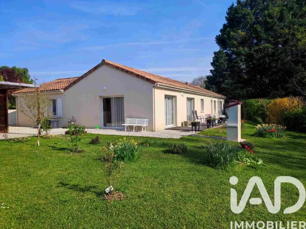 Vends maison - 115 m² - 5 pièces, 3 chambres - Loudun 86200