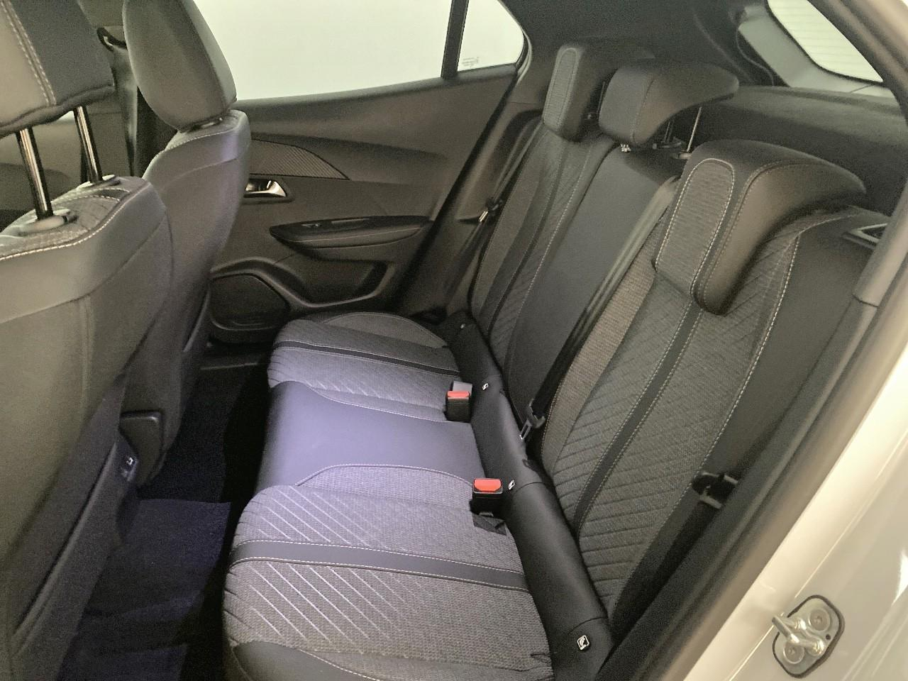 Peugeot 2008 hybrid 145 ch e-dcs6 allure — photo 10