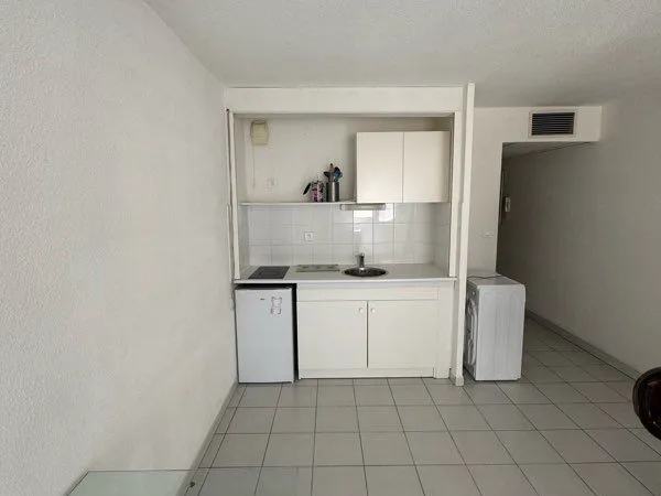 Apt meublé 5 min comédie 28m2 avec garage