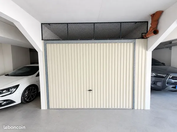 Garage fermé 20 m² sécurisé - Parc Impérial, Ajaccio