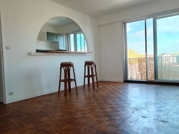 2 Pièces - F2 de 41,45 m2 - 2ème étage, petite résidence, Quartier Cherchefeuilles