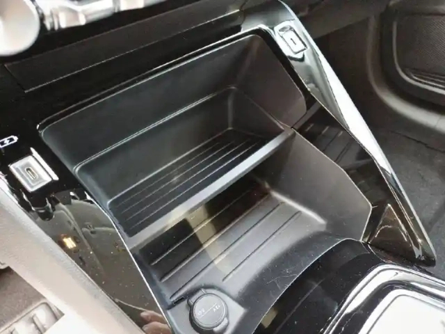Peugeot 208 electrique 54 kwh 156ch — photo 20