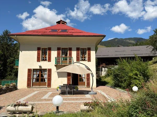 Beaufort - Domaine d'exception avec château nobiliaire, chalet historique et 20 000 m²