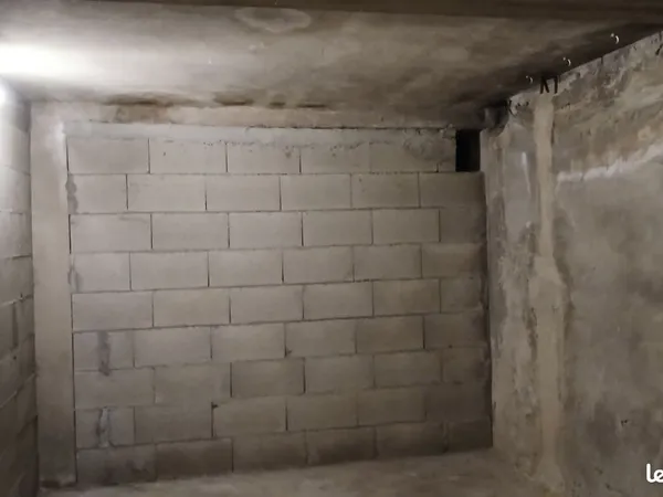 Stockage Vente Saint-Clair-de-la-Tour  15m² 4000€