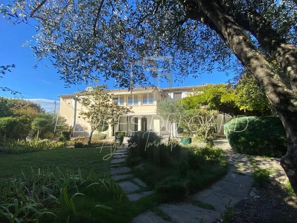 Maison 8 pièces 166 m²