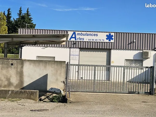 Local commercial entrepôt à vendre 375m2