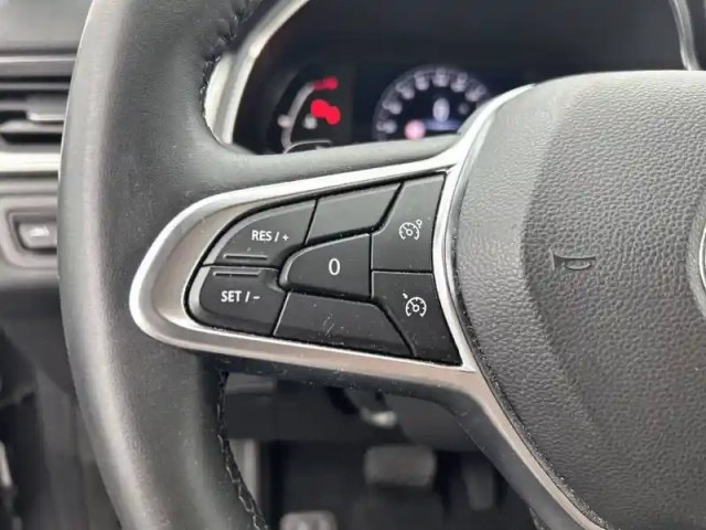 Renault Captur blue dci 115 edc — photo 40