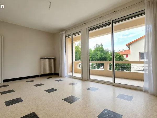 Cébazat centre - appartement 74 m² - 2 chambres - balcon - garage - parking - atelier - dpe c
